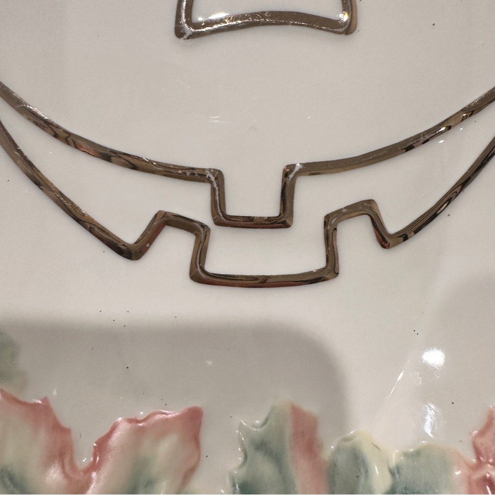 Lenox Ceramic Halloween Jack-O-Lantern Plate with Gold and Cream Accents - Picture 11 of 16